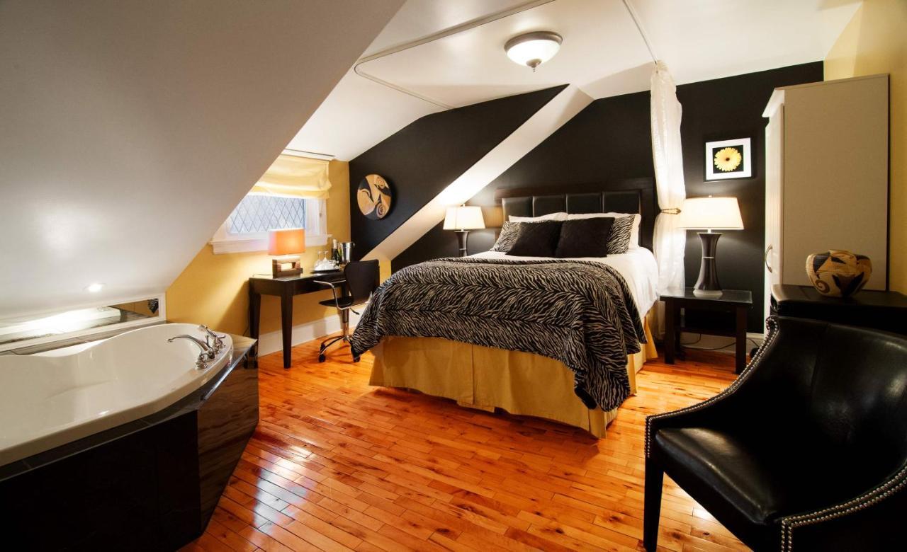 Bed and Breakfast Leaside Manor Сент-Джонс Экстерьер фото