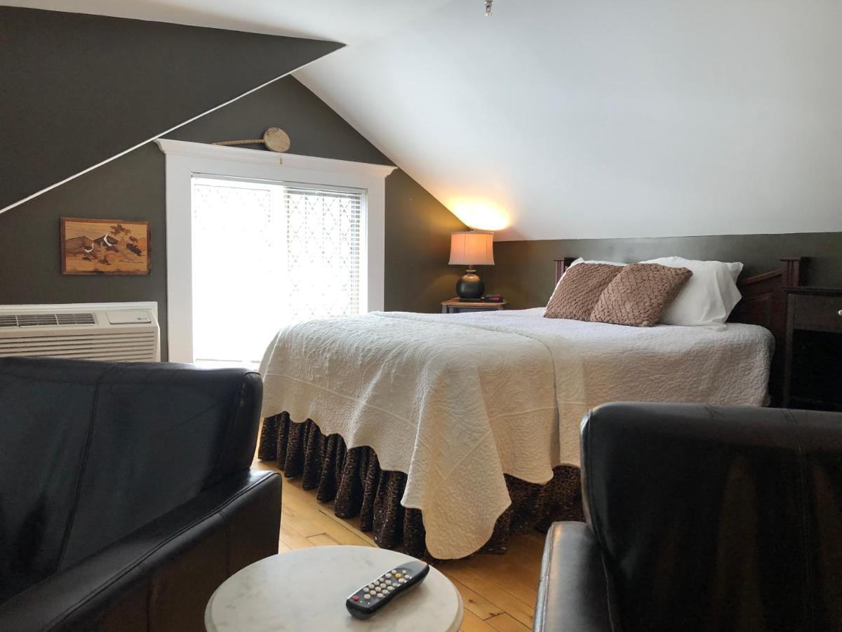 Bed and Breakfast Leaside Manor Сент-Джонс Экстерьер фото