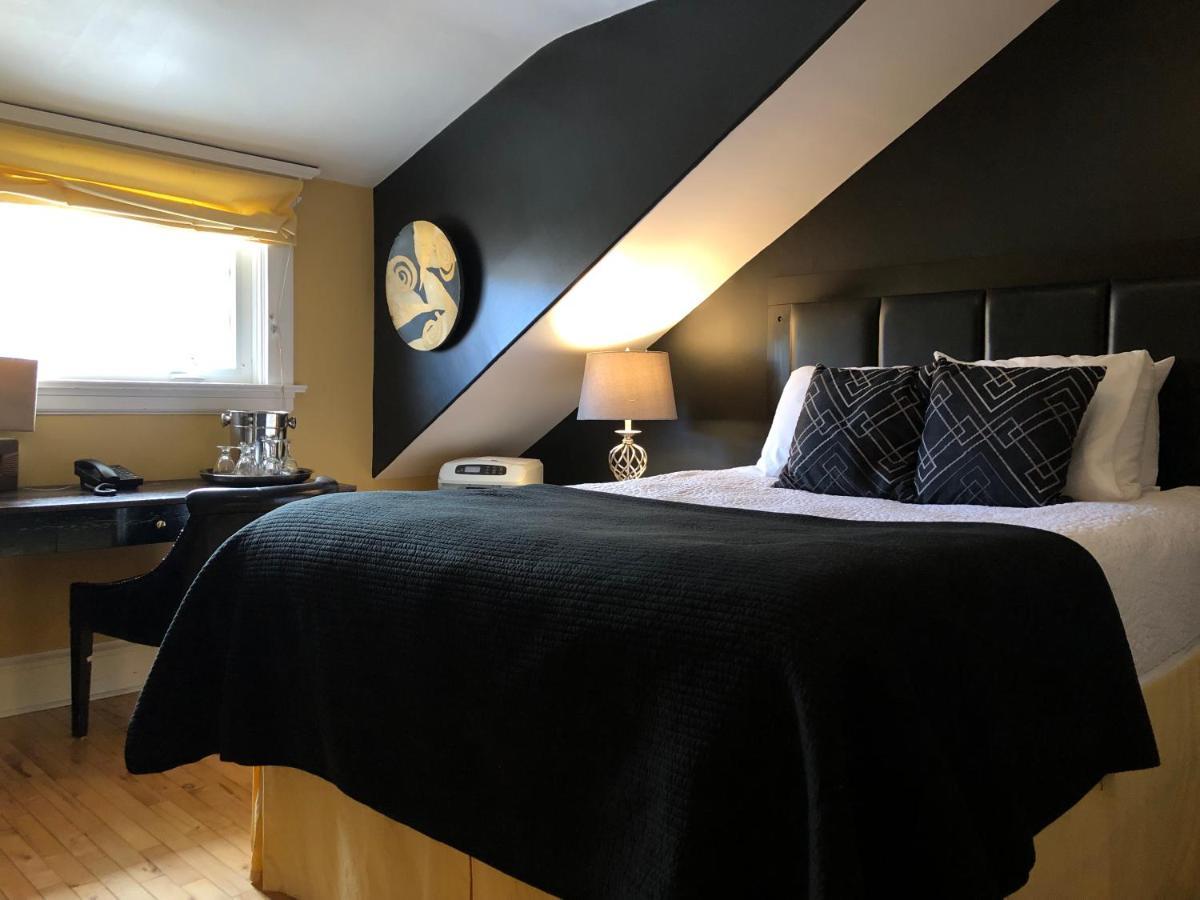 Bed and Breakfast Leaside Manor Сент-Джонс Экстерьер фото