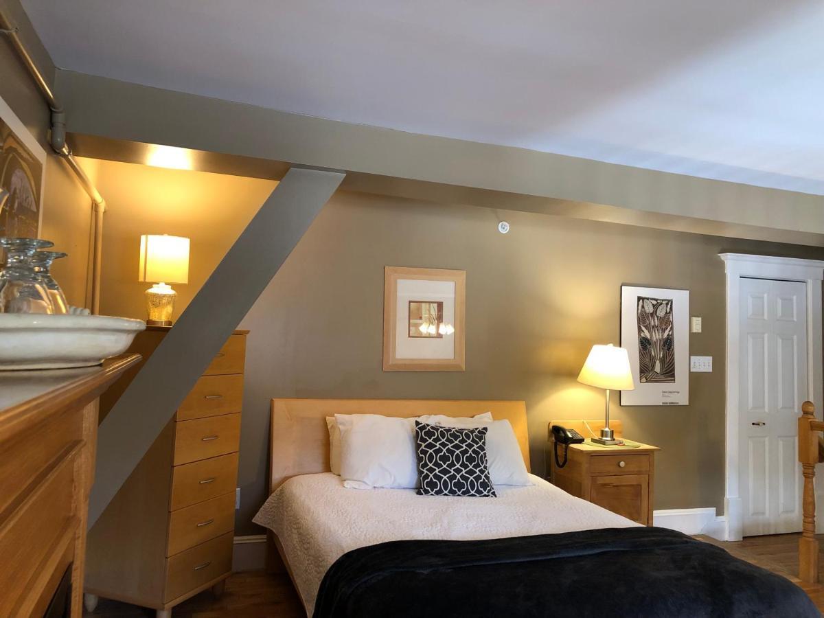 Bed and Breakfast Leaside Manor Сент-Джонс Экстерьер фото