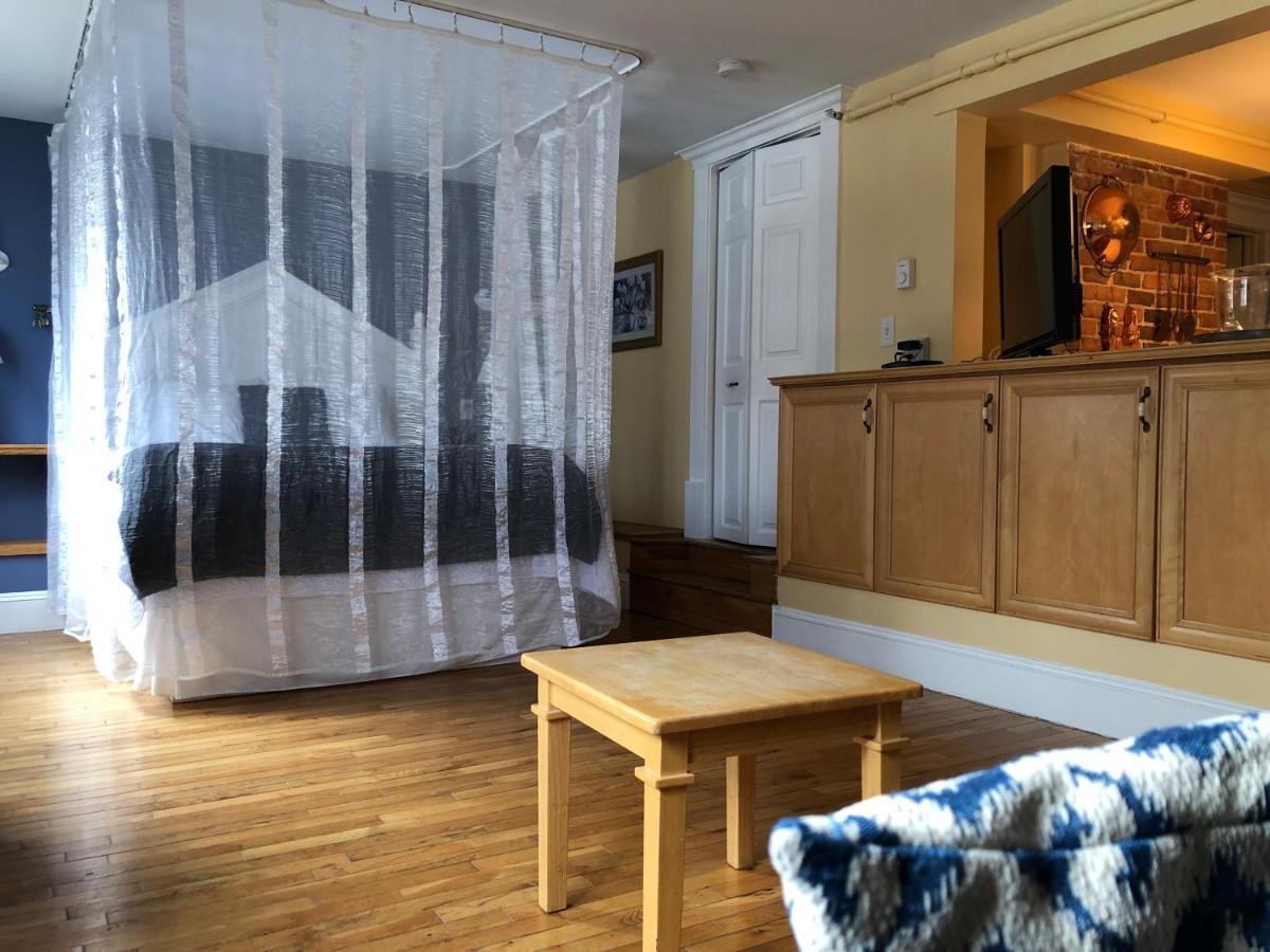 Bed and Breakfast Leaside Manor Сент-Джонс Экстерьер фото