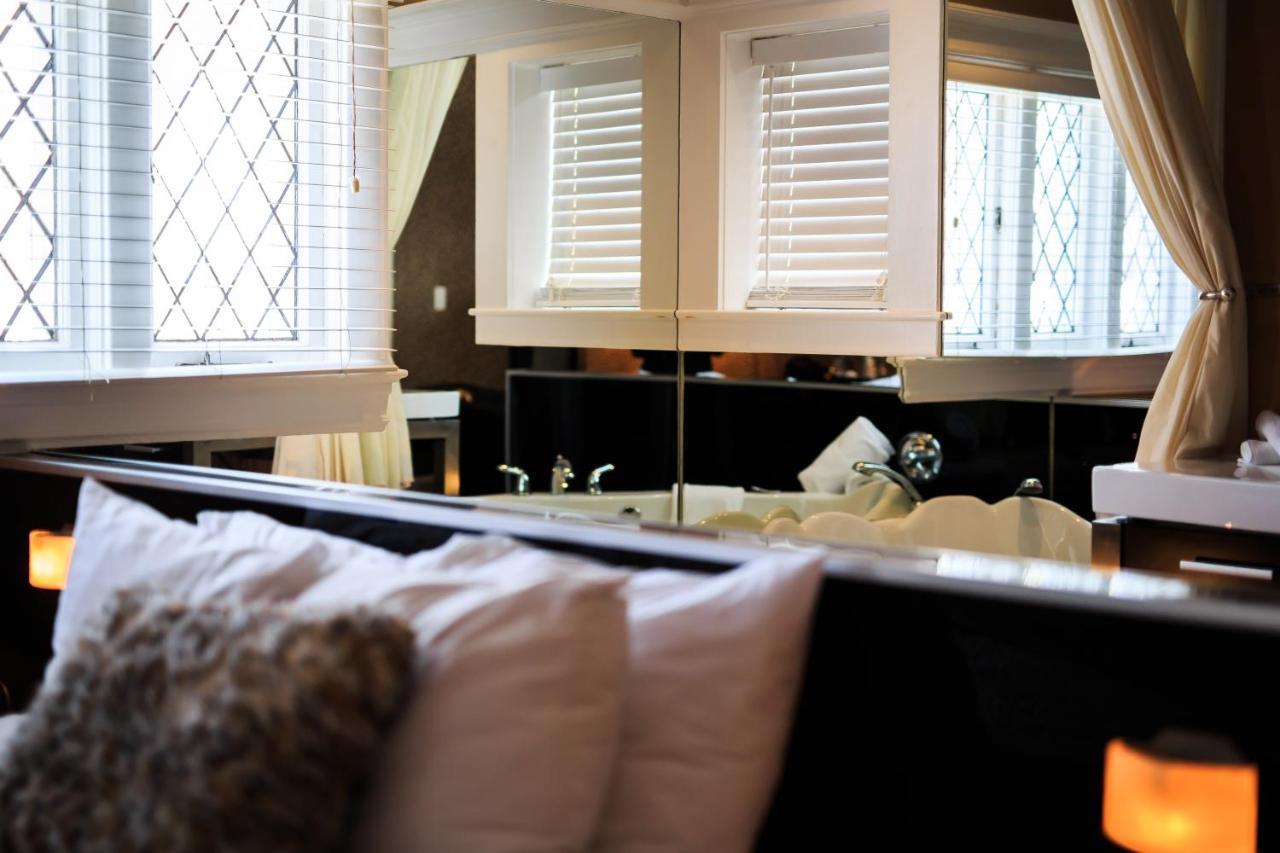 Bed and Breakfast Leaside Manor Сент-Джонс Экстерьер фото